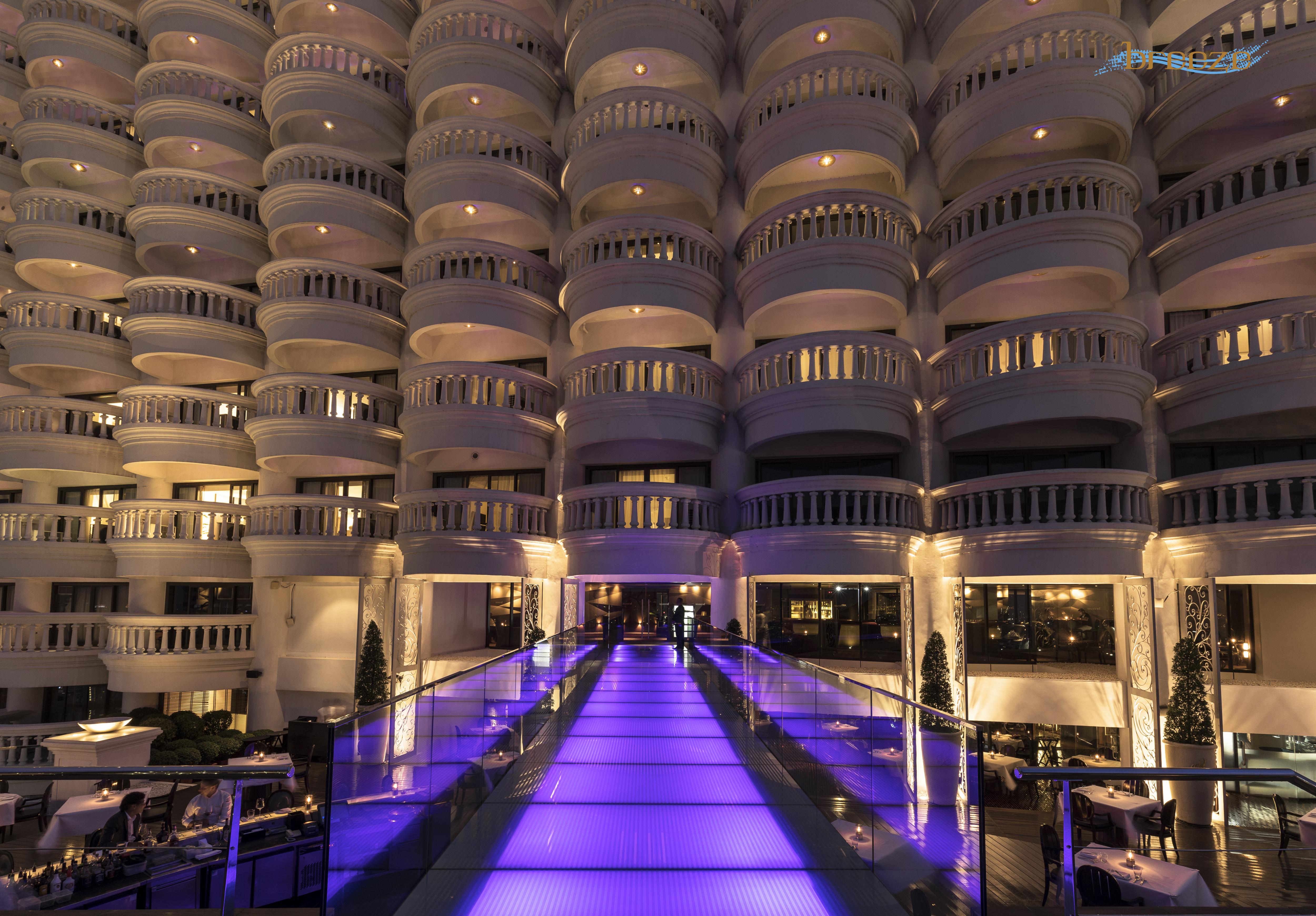 Hotel Lebua At State Tower Bangkok Esterno foto The Atrium