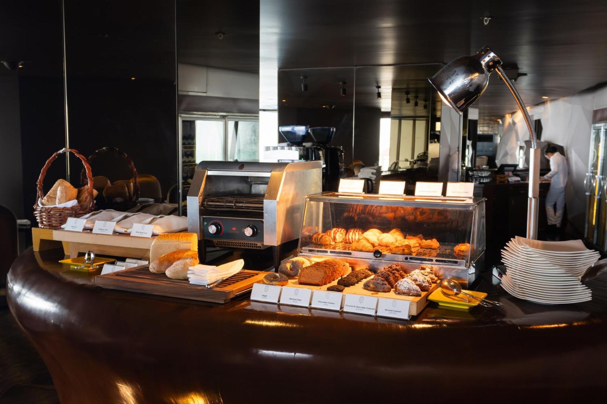 Hotel Lebua At State Tower Bangkok Esterno foto A hot plate