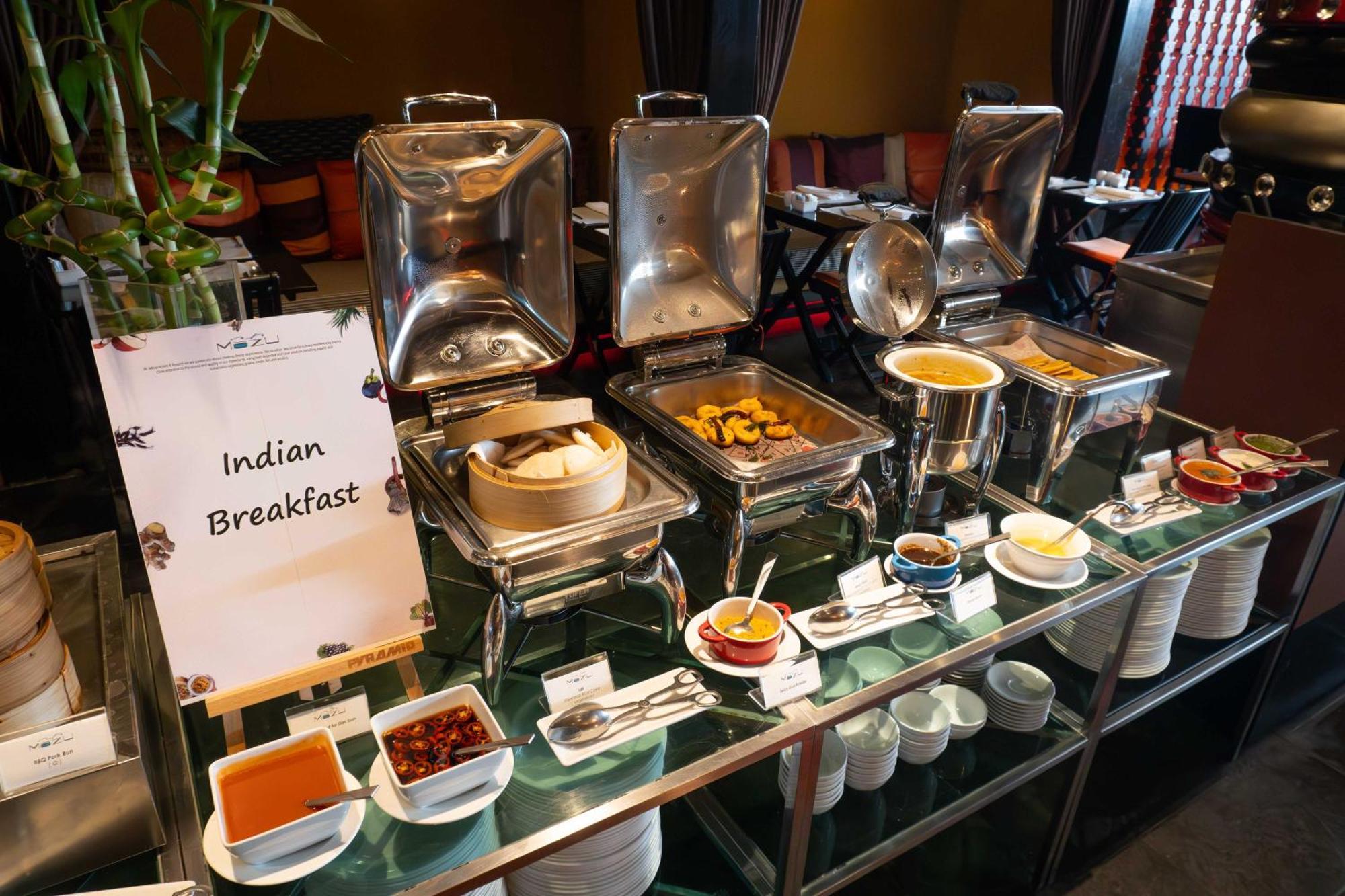 Hotel Lebua At State Tower Bangkok Esterno foto Indian breakfast at a hotel in Malaysia