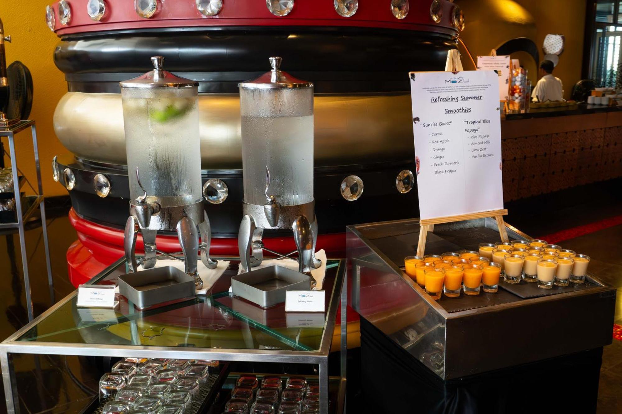 Hotel Lebua At State Tower Bangkok Esterno foto A soda fountain