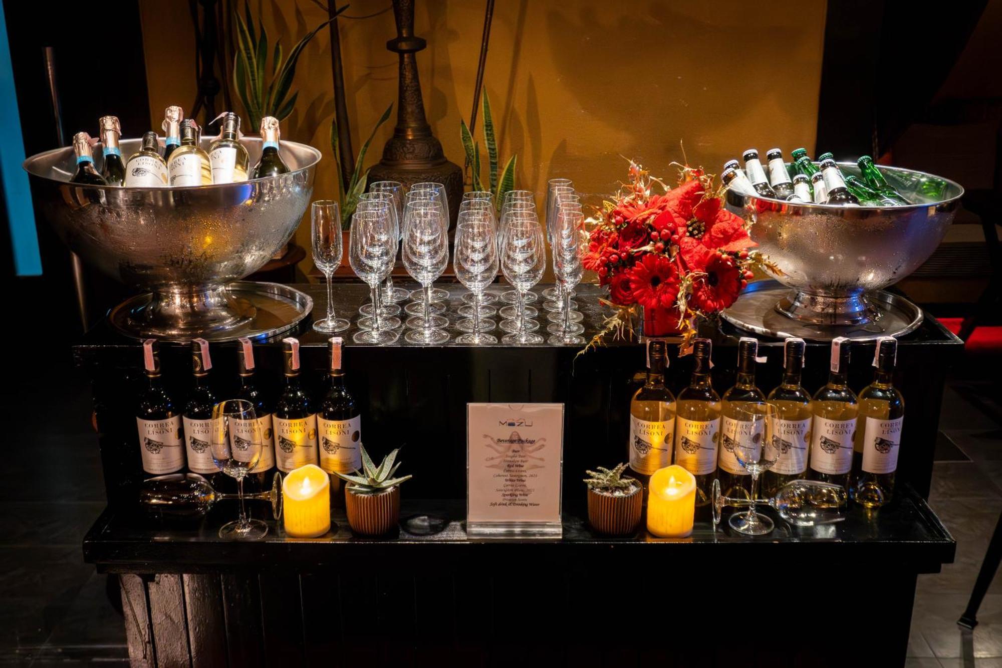 Hotel Lebua At State Tower Bangkok Esterno foto Wine display at a restaurant