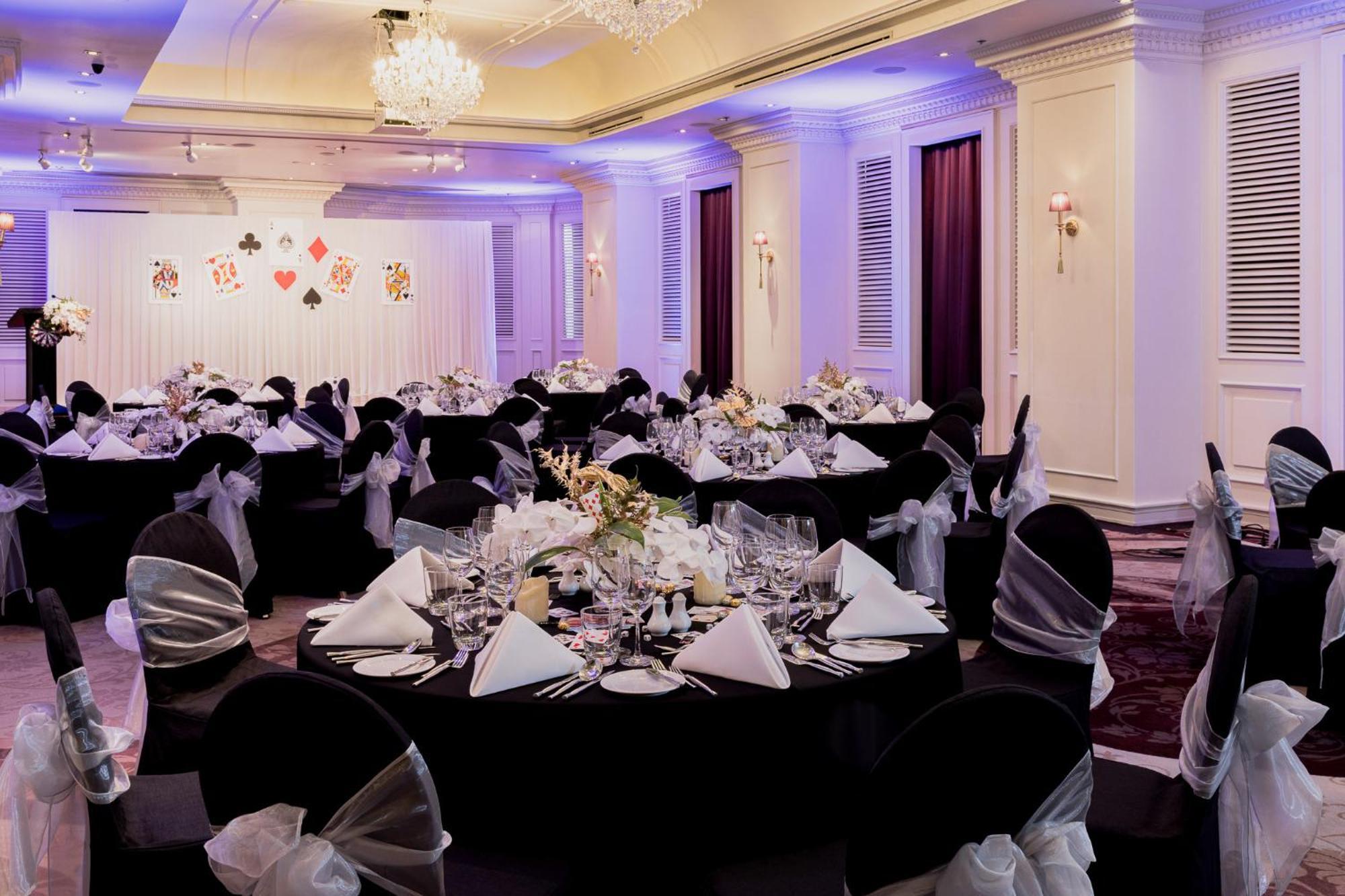 Hotel Lebua At State Tower Bangkok Esterno foto The ballroom at the hotel